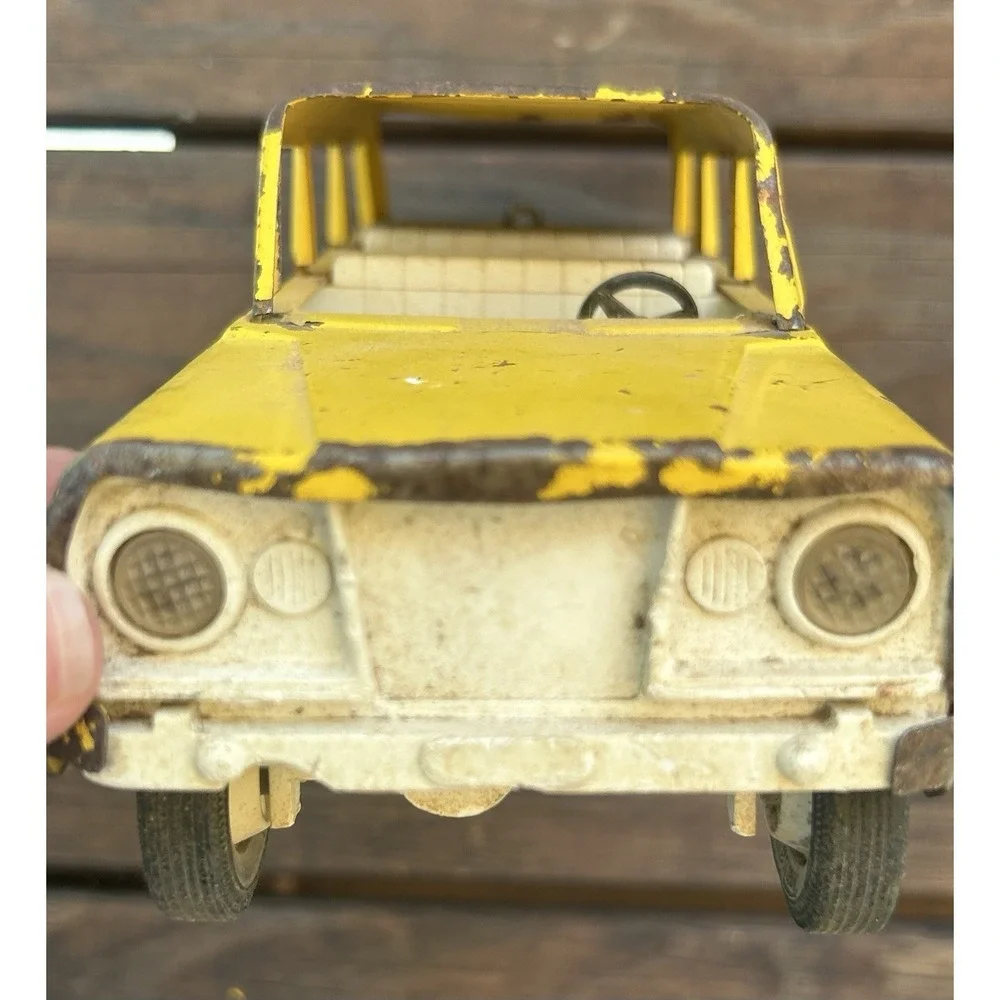 VINTAGE TONKA TOY CAR JEEP WAGONEER 1970s YELLOW PRESSED STEEL
